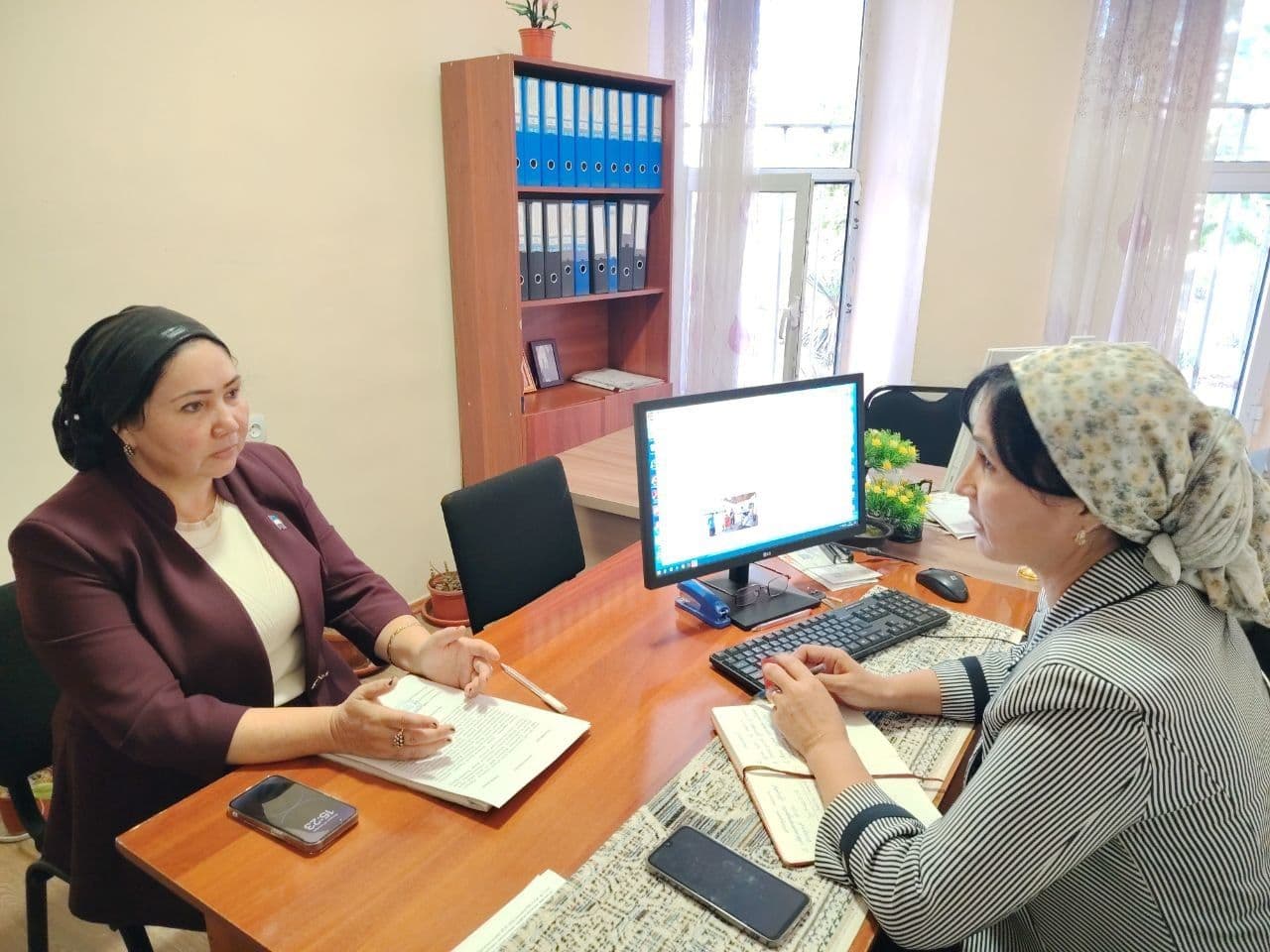 “Jo‘yjangal” mahallasida xotin-qizlar faoli faoliyati deputatlik nazorati tartibida o‘rganildi
