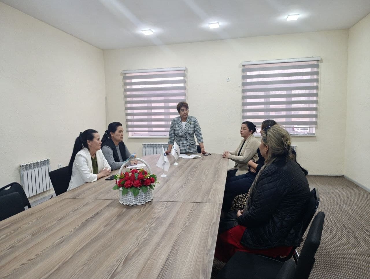 "DEPUTAT QATNASIWINDA HAYAL-QIZLAR MENEN USHIRASIW"
