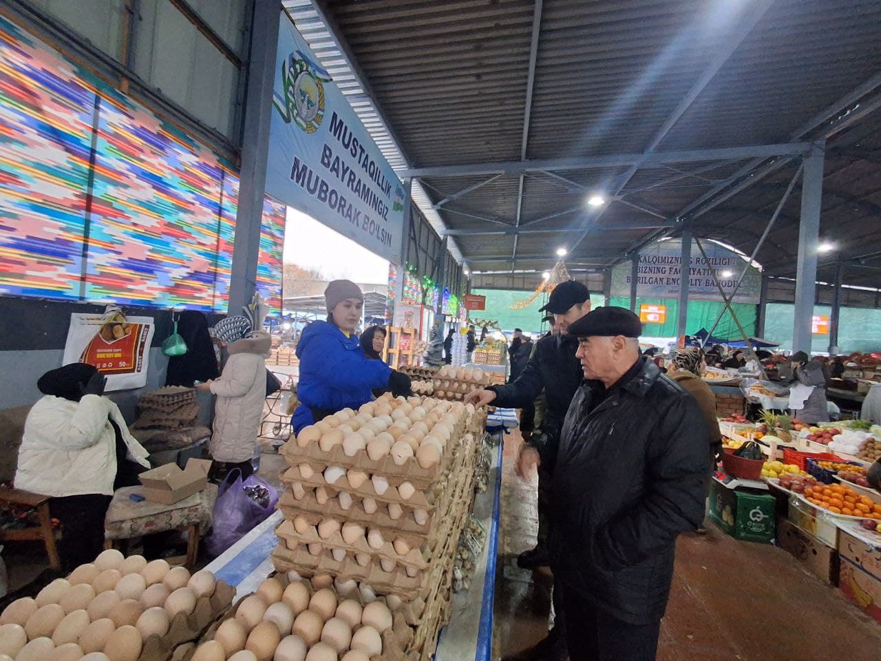 CHINOZ TUMANI. Chinoz tumanidagi dehqon bozorlarida narx-navo va mahsulotlar zaxirasi o‘rganildi
