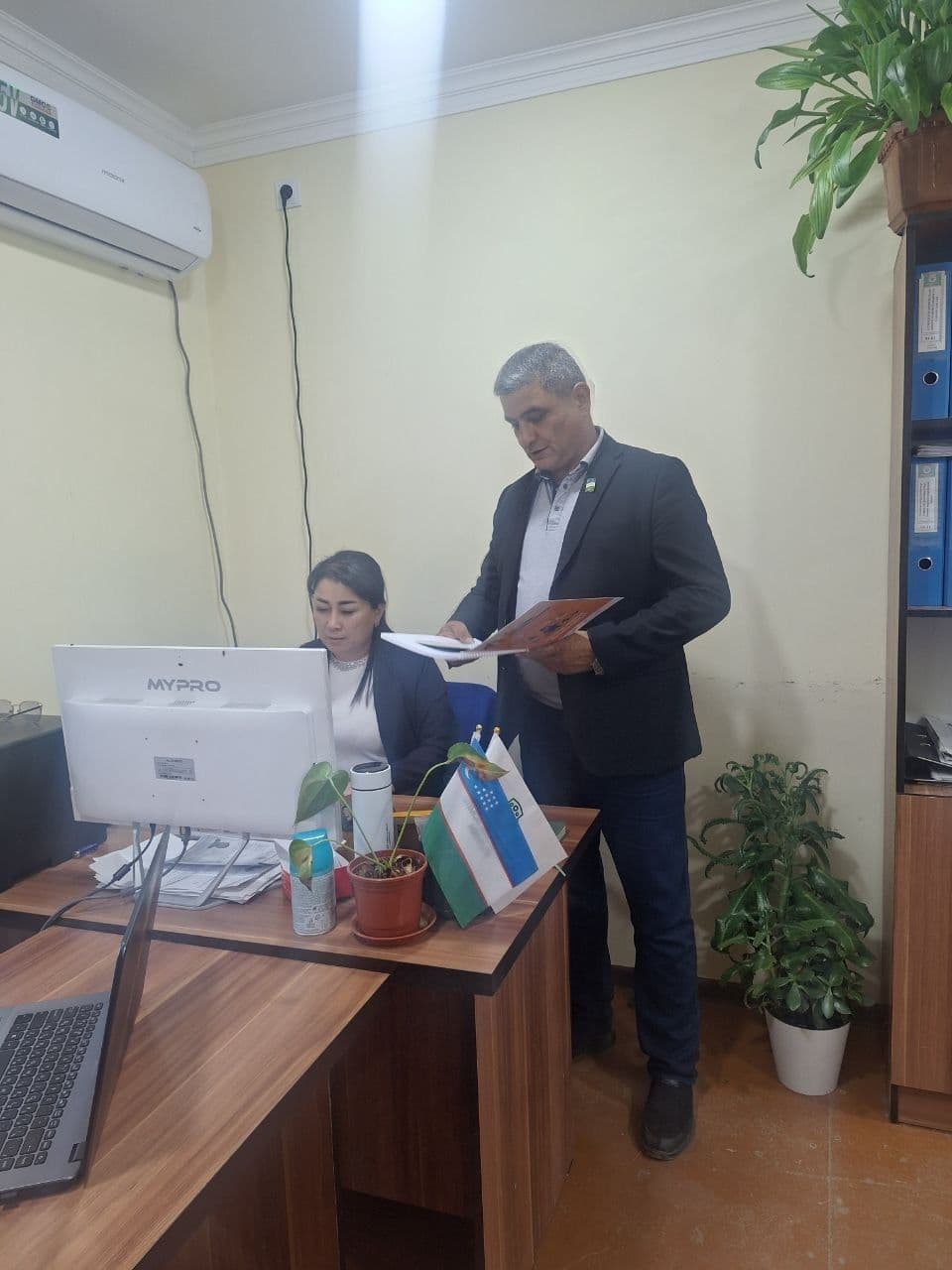 “Manguzar” mahallasida ijtimoiy xizmatlar samaradorligi deputatlik nazorati doirasida o‘rganildi